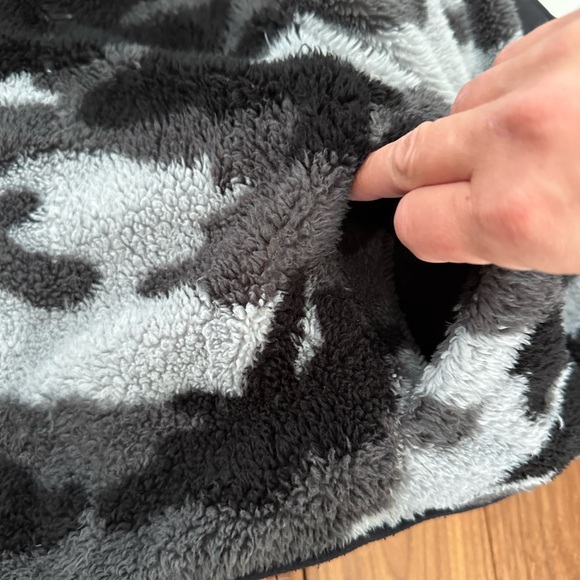 Eddie Bauer size small boys reversible black camo coat - Picture 6 of 8